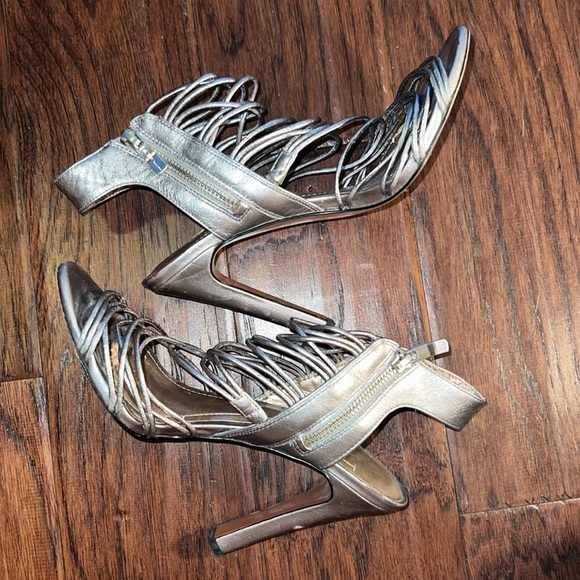 BCBG Generation pewter silver metallic strappy high heel sandals size 8.5 Pashas - Picture 3 of 8